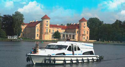 Castello di Rheinsberg e barca Le Boat